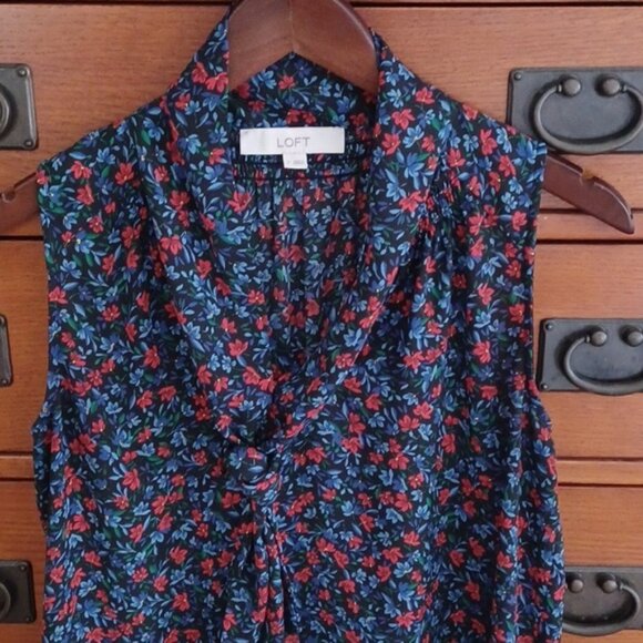 LOFT Women's Floral smocked tie neck shell top Red/Blue size small - Picture 3 of 10